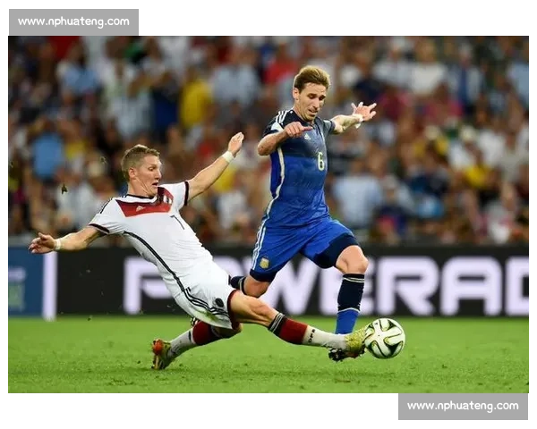 铲球成功率!2026世界杯防守动作有多凶狠